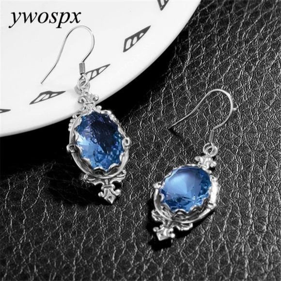 Jewelry - 🎀Vintage Style Crystal Drop Earings